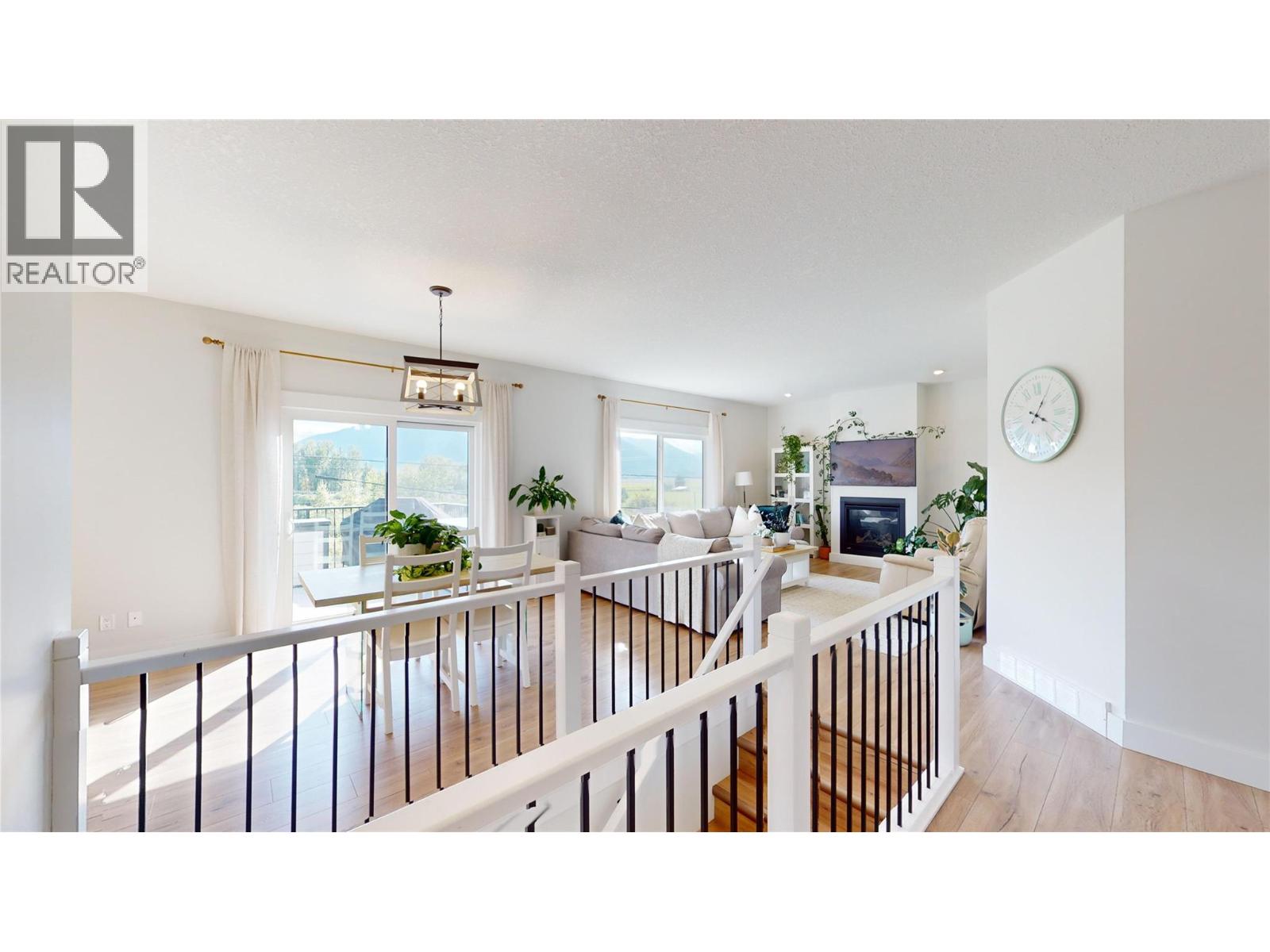 825 SELKIRK DRIVE - 16