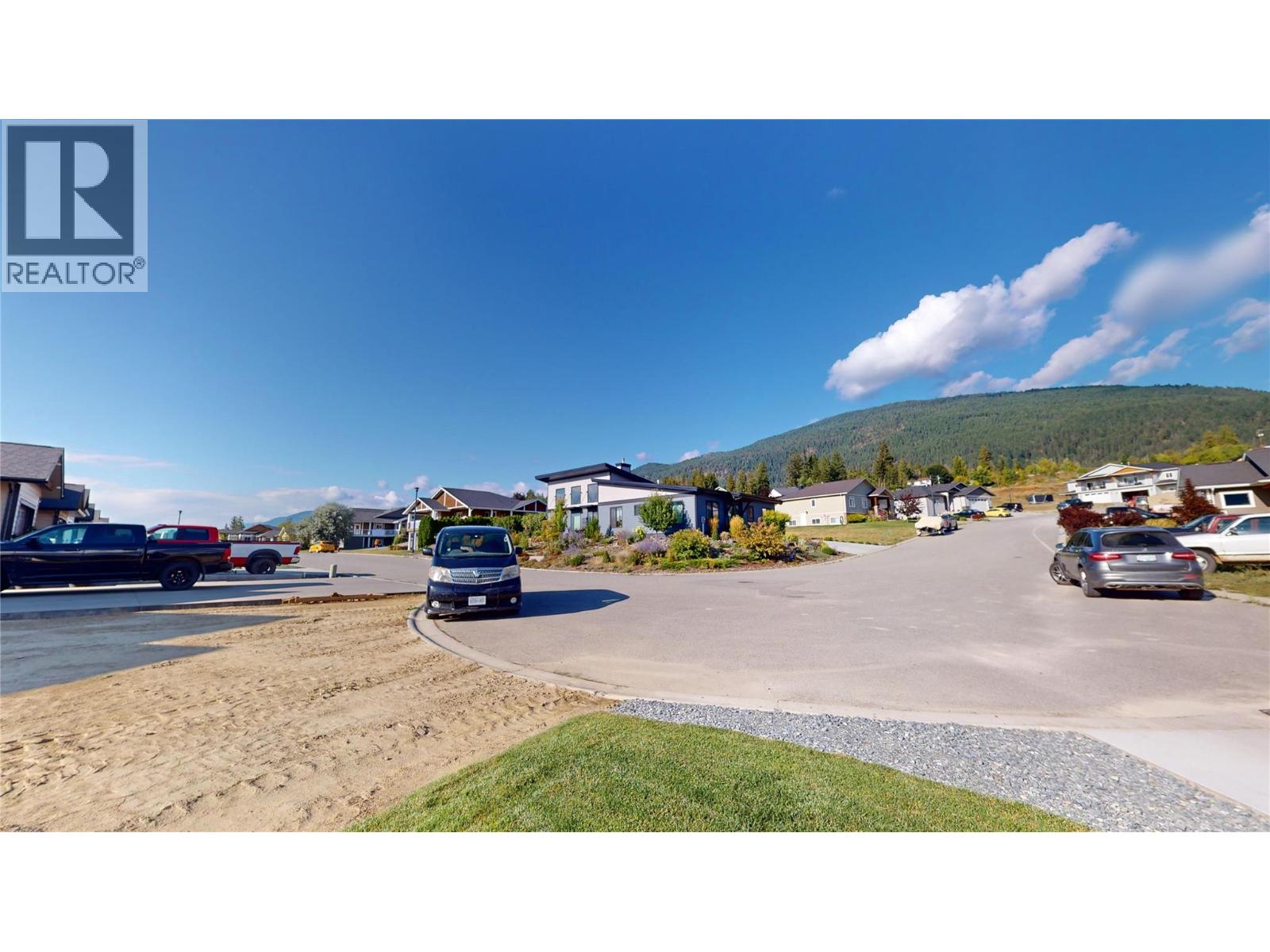 825 SELKIRK DRIVE - 5