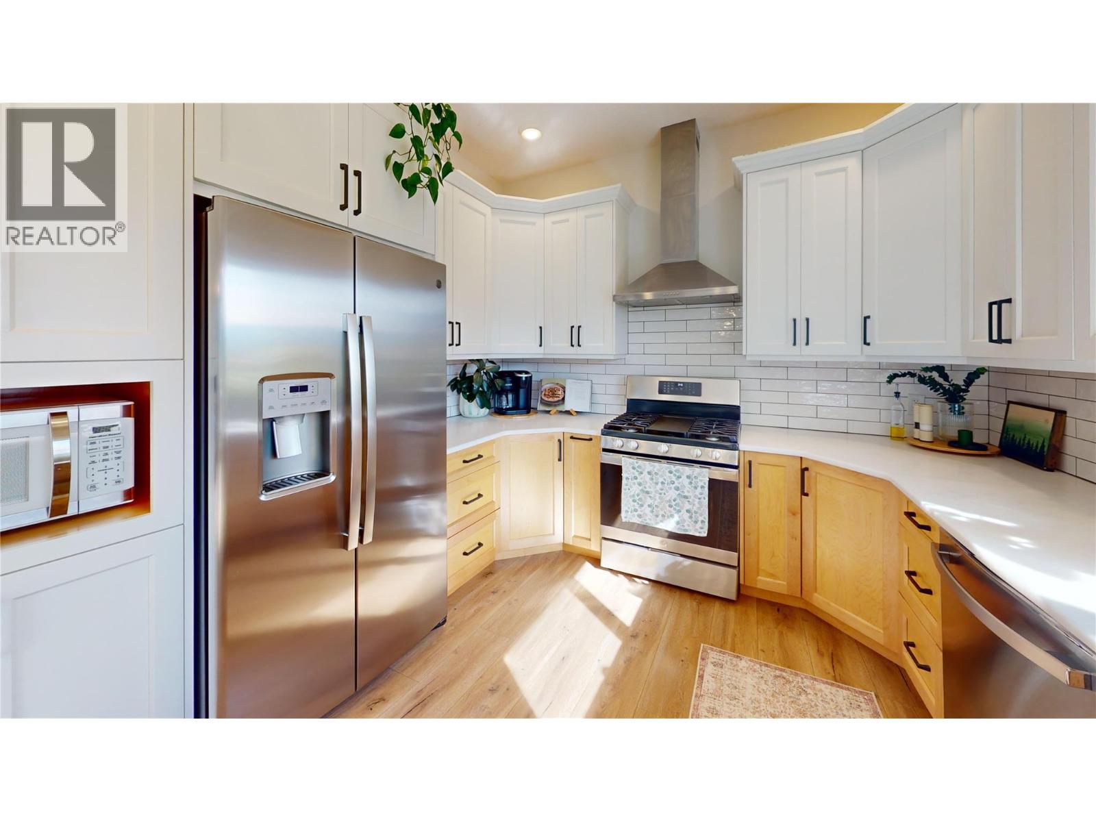 825 SELKIRK DRIVE - 12