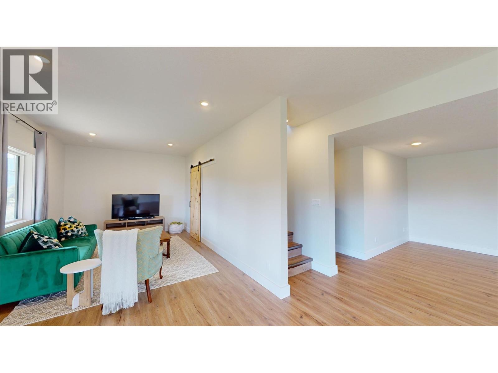 825 SELKIRK DRIVE - 29