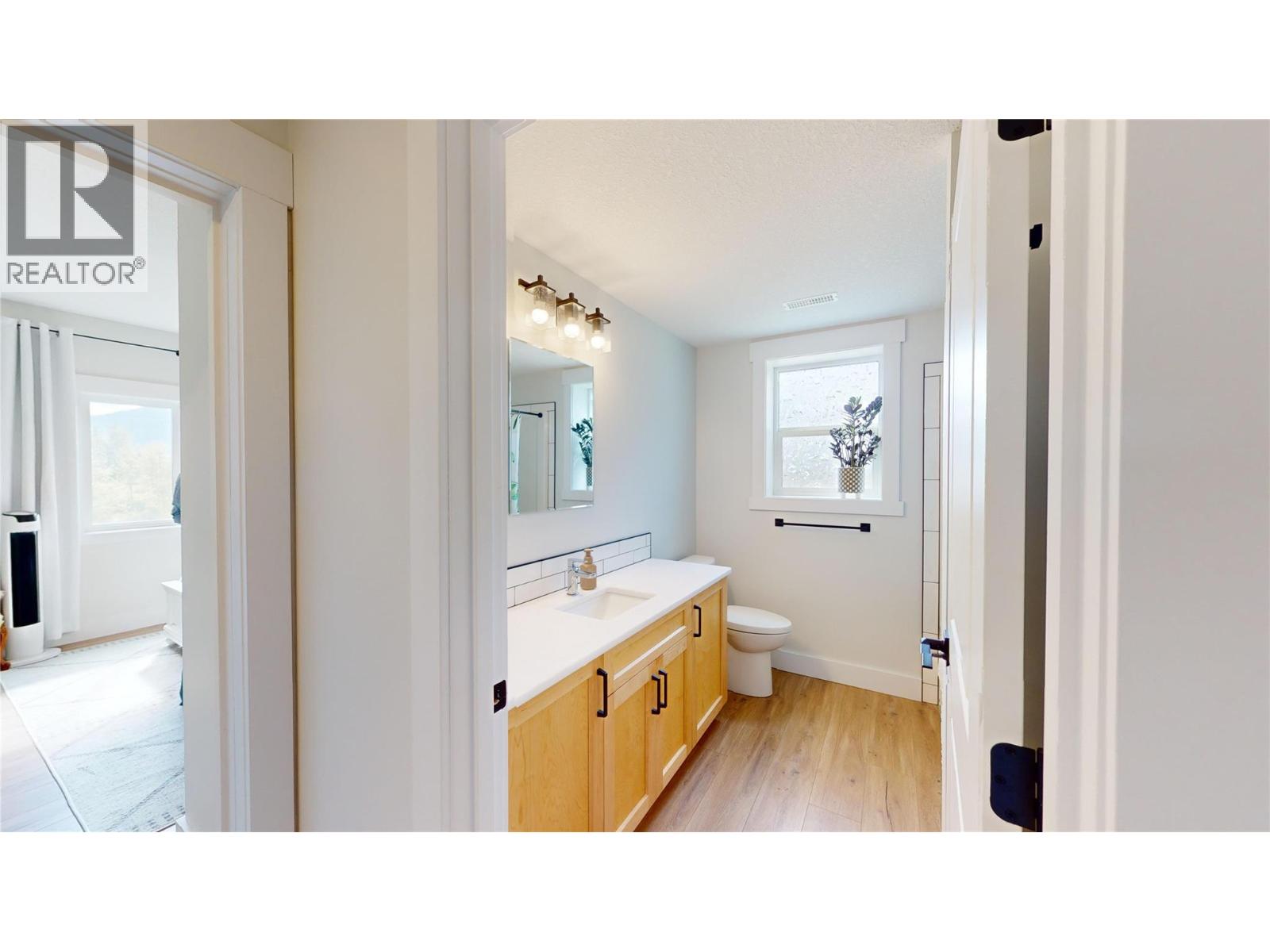 825 SELKIRK DRIVE - 34