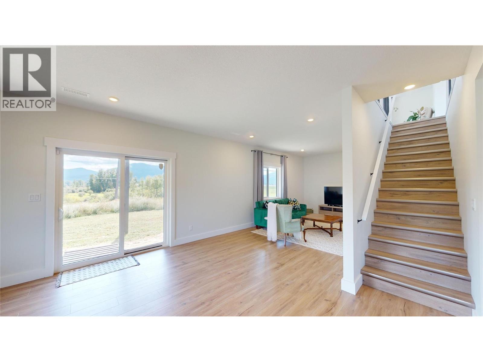 825 SELKIRK DRIVE - 28