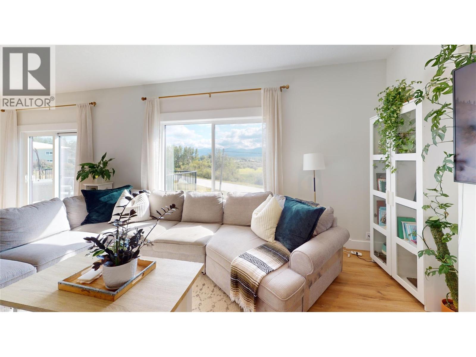 825 SELKIRK DRIVE - 8