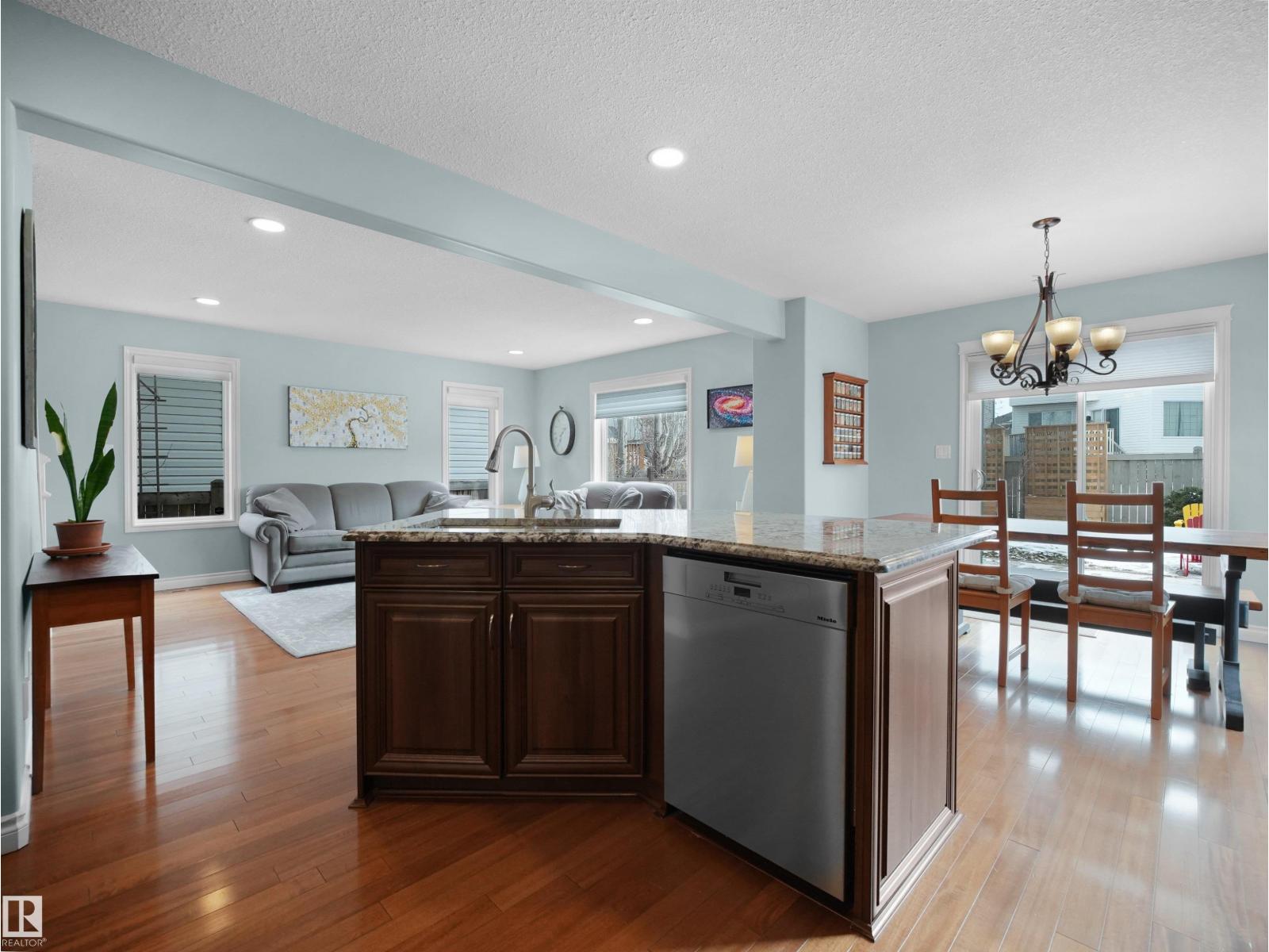 1567 37C AV NW, Edmonton