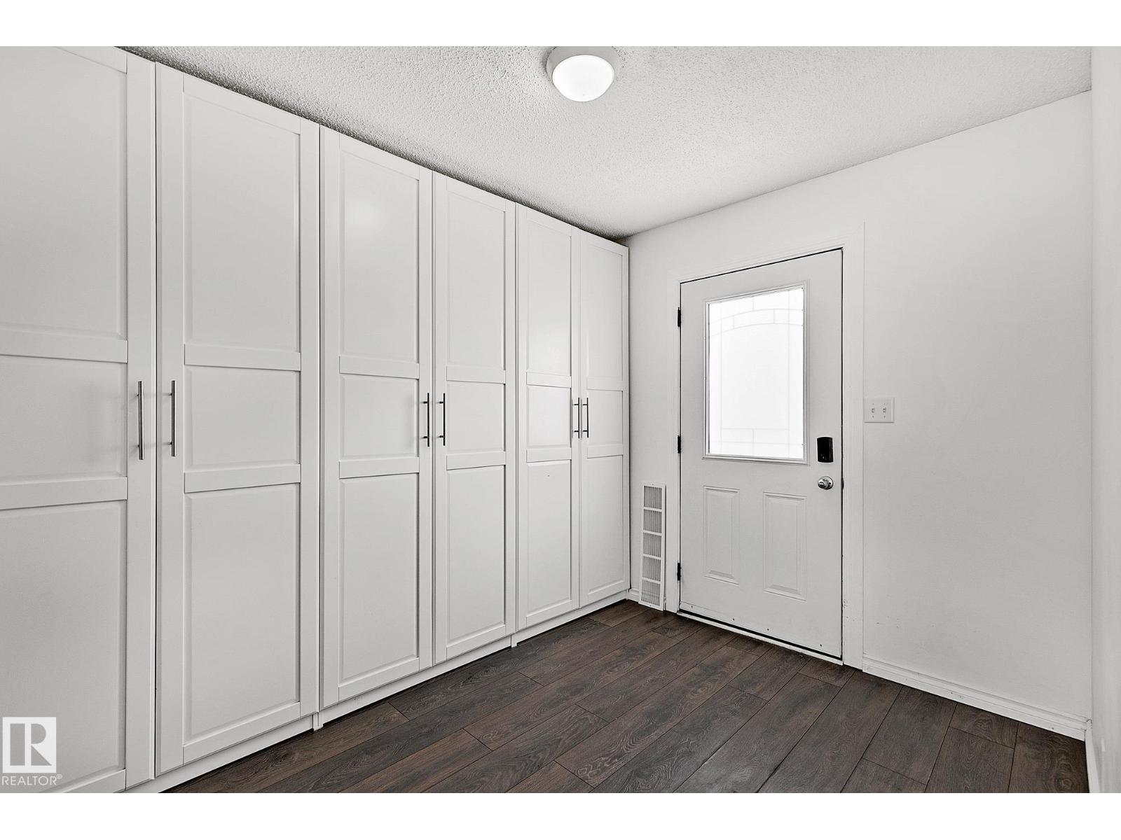 11365 22 AV NW - 2