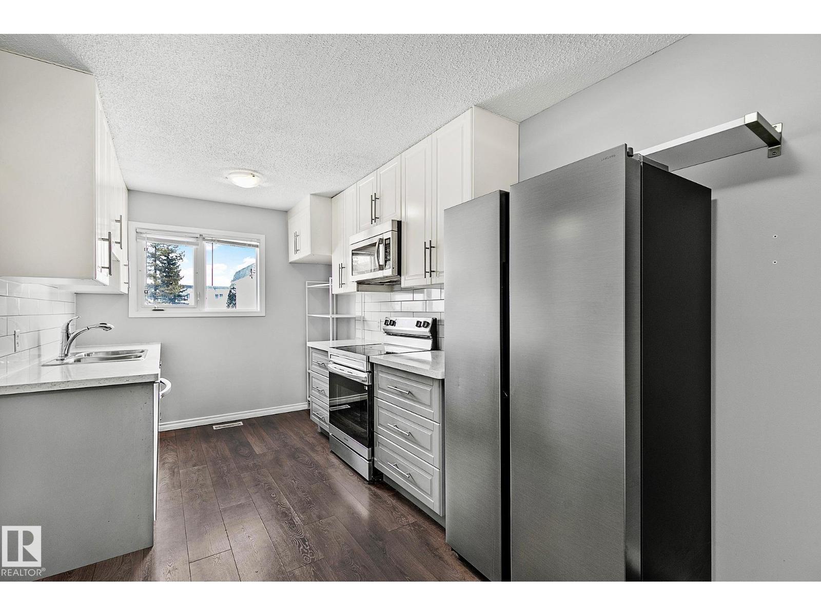 11365 22 AV NW - 4