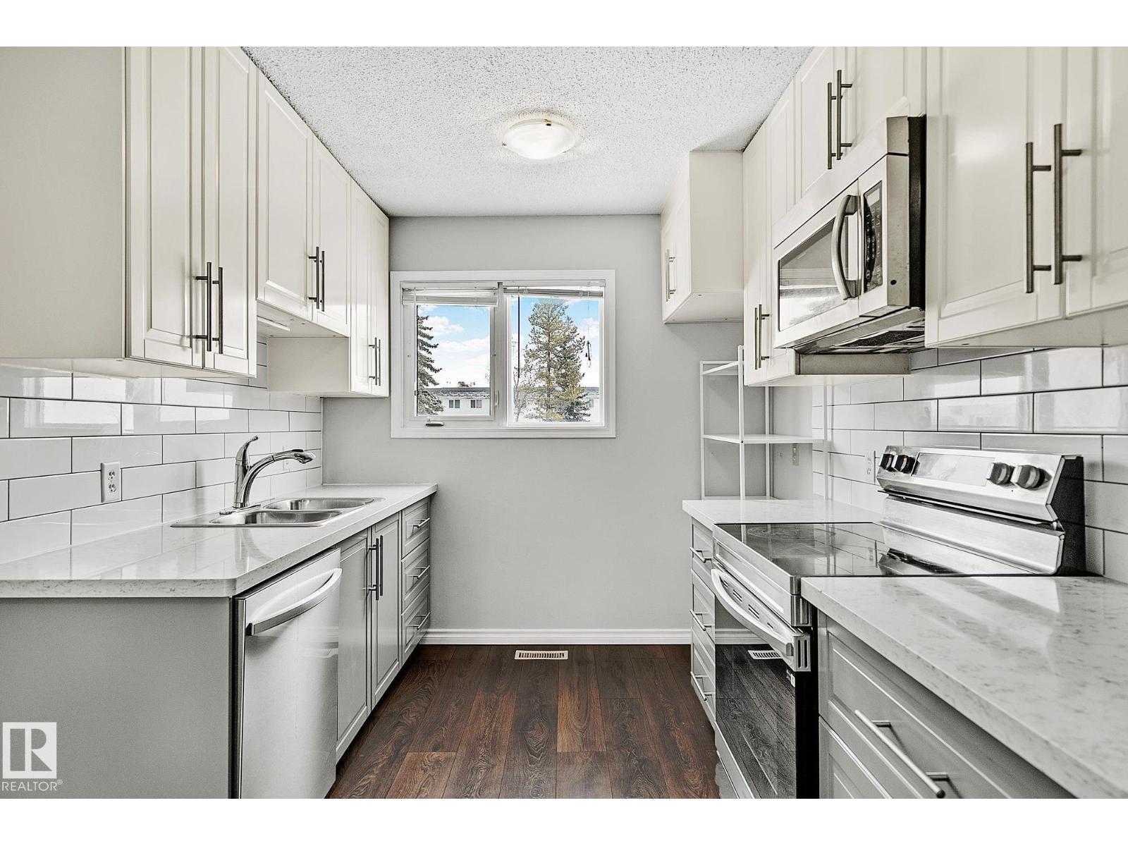 11365 22 AV NW - 5