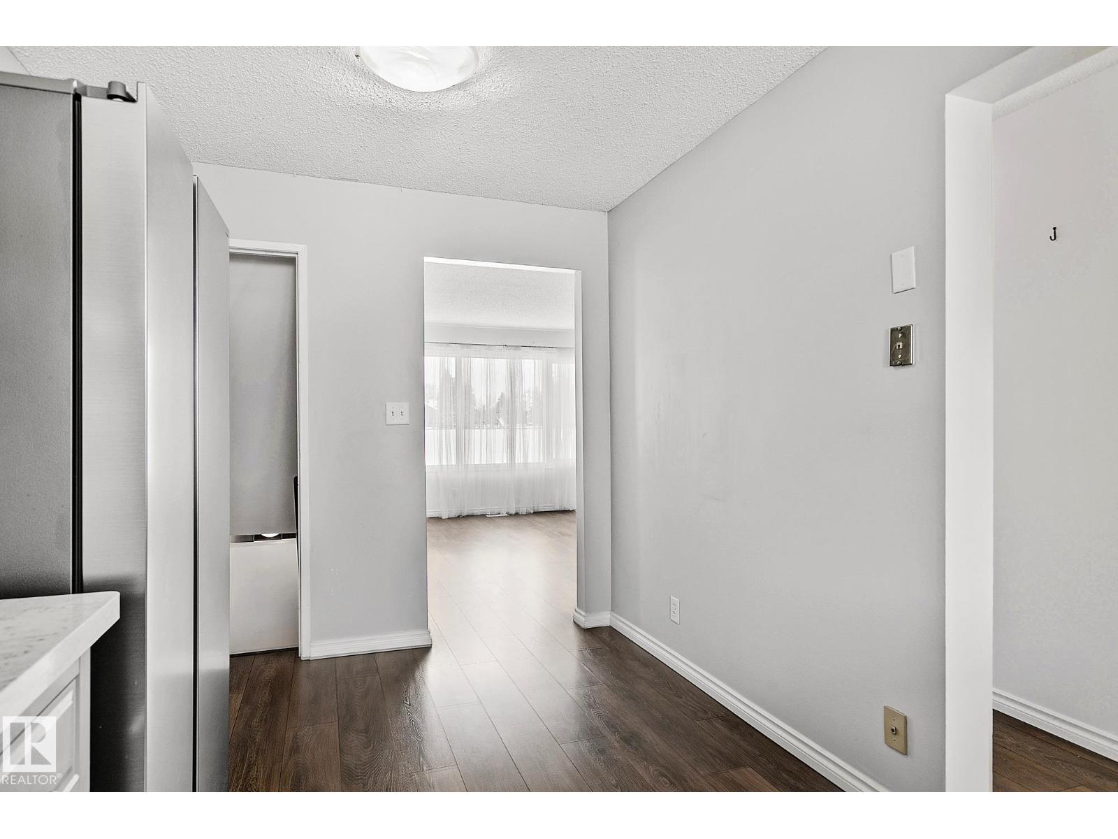 11365 22 AV NW - 9