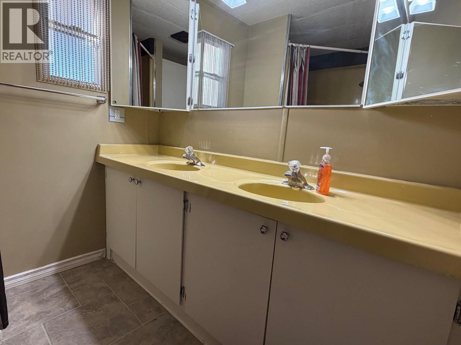 #20 1700 BROADWAY AVENUE - 8