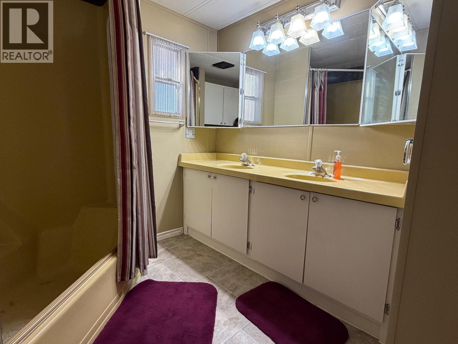 #20 1700 BROADWAY AVENUE - 9