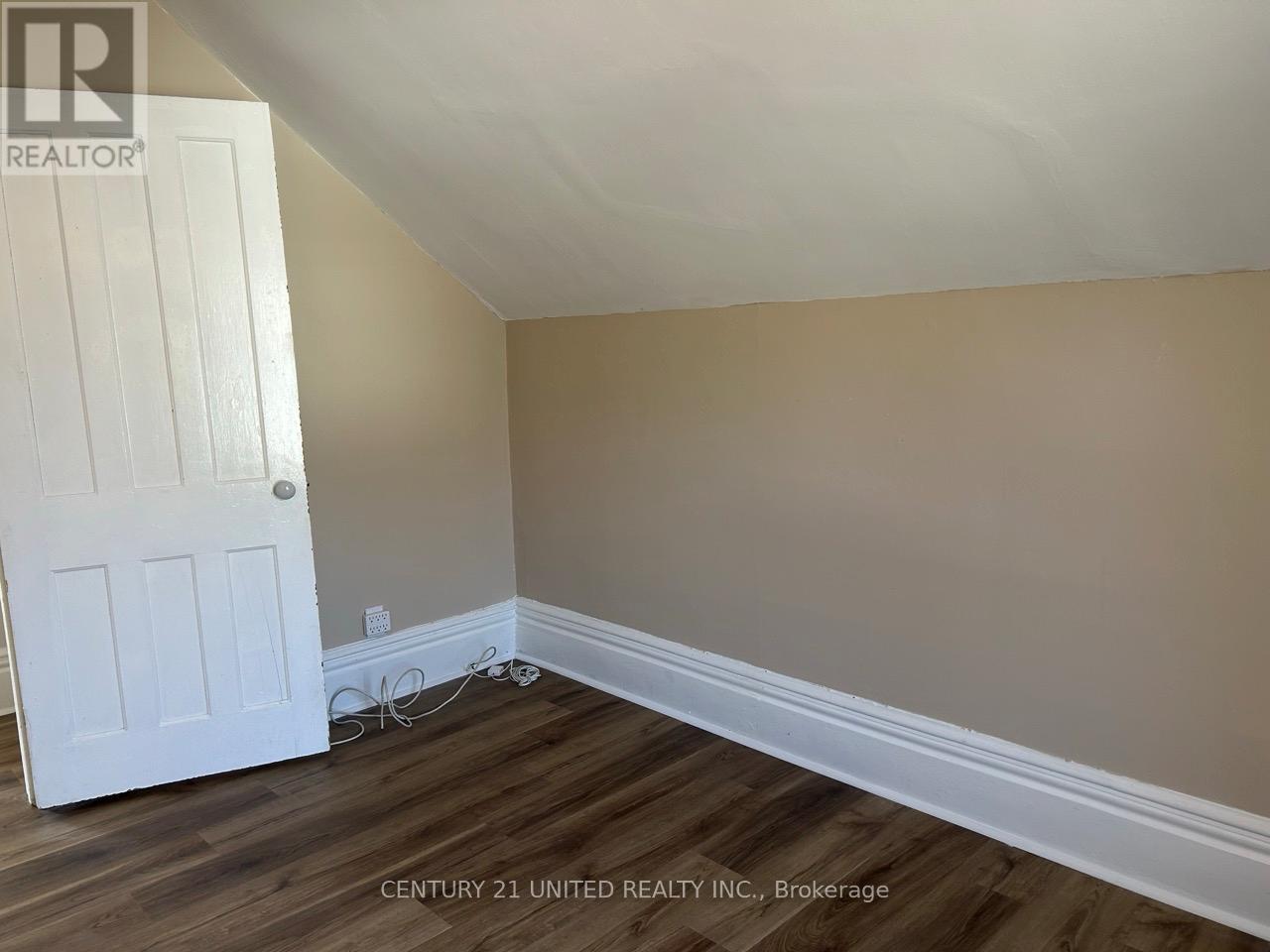 862 GEORGE STREET N - 21
