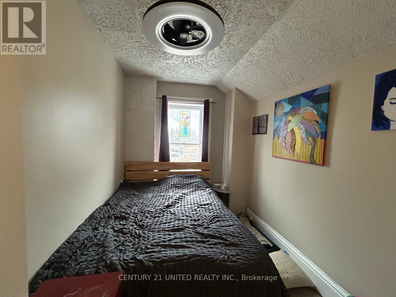 136 ROBINSON STREET - 27