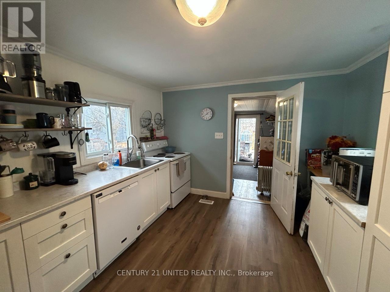 136 ROBINSON STREET - 13