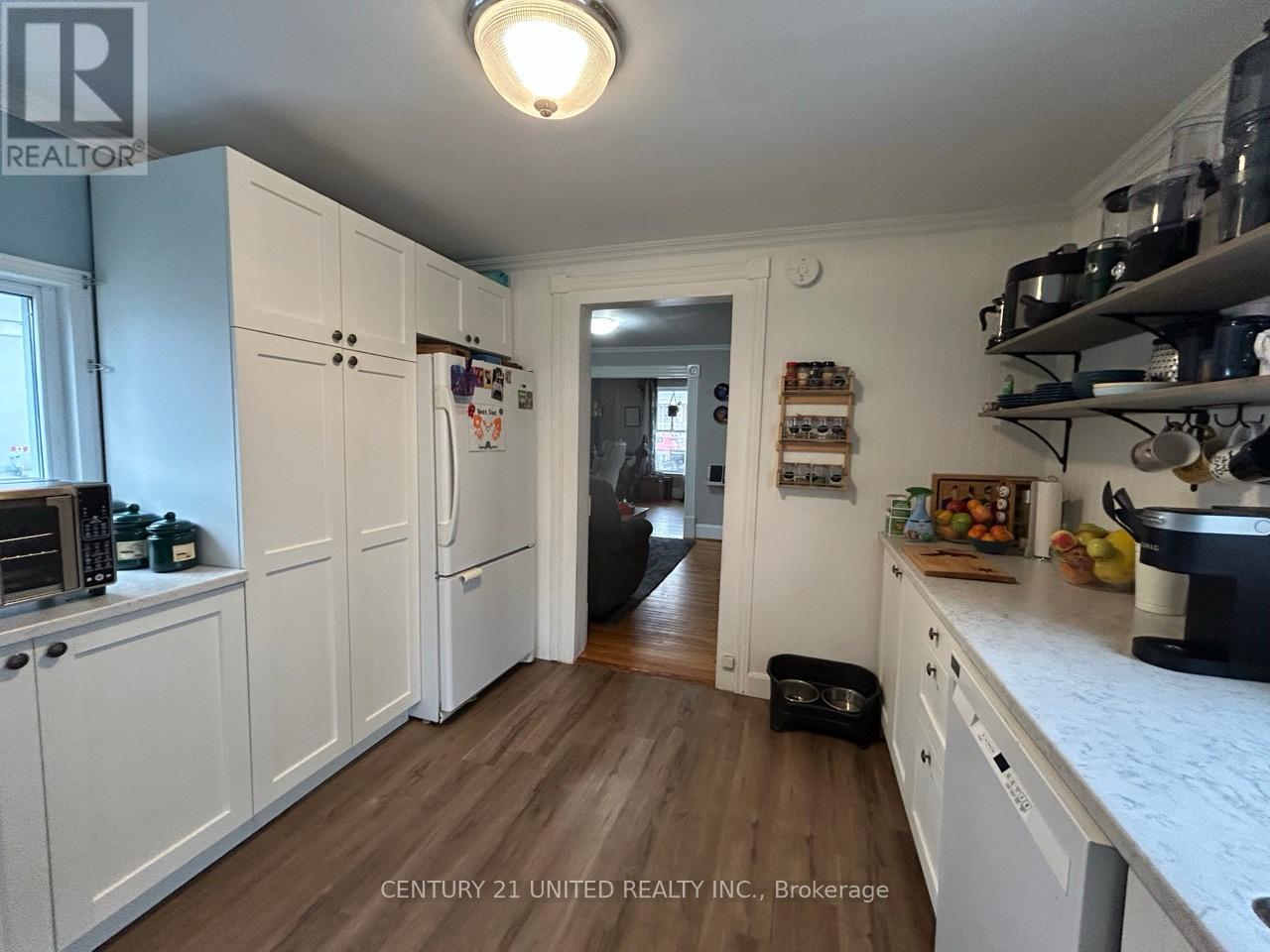 136 ROBINSON STREET - 12