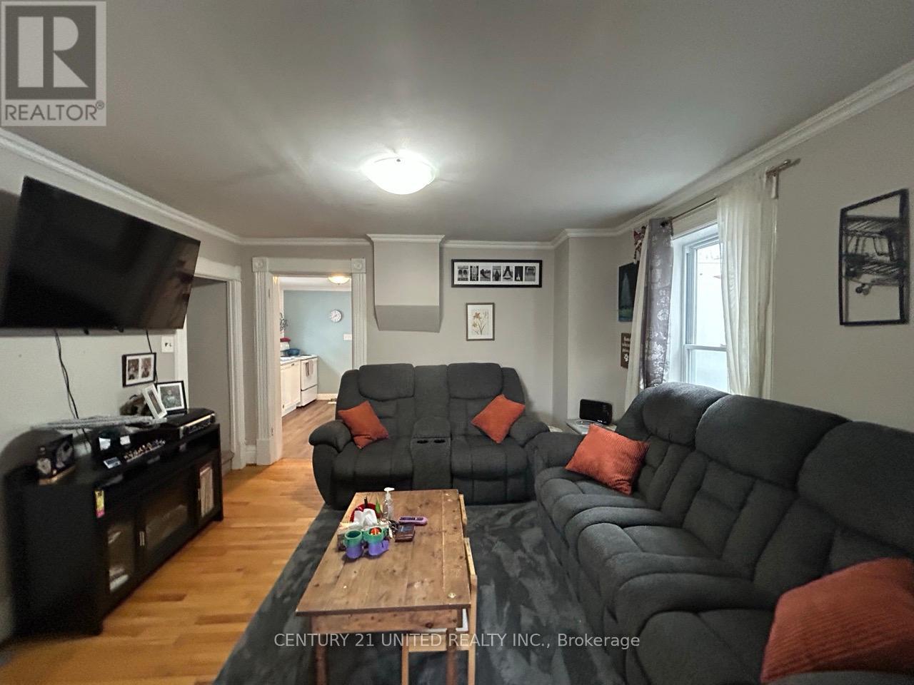 136 ROBINSON STREET - 8