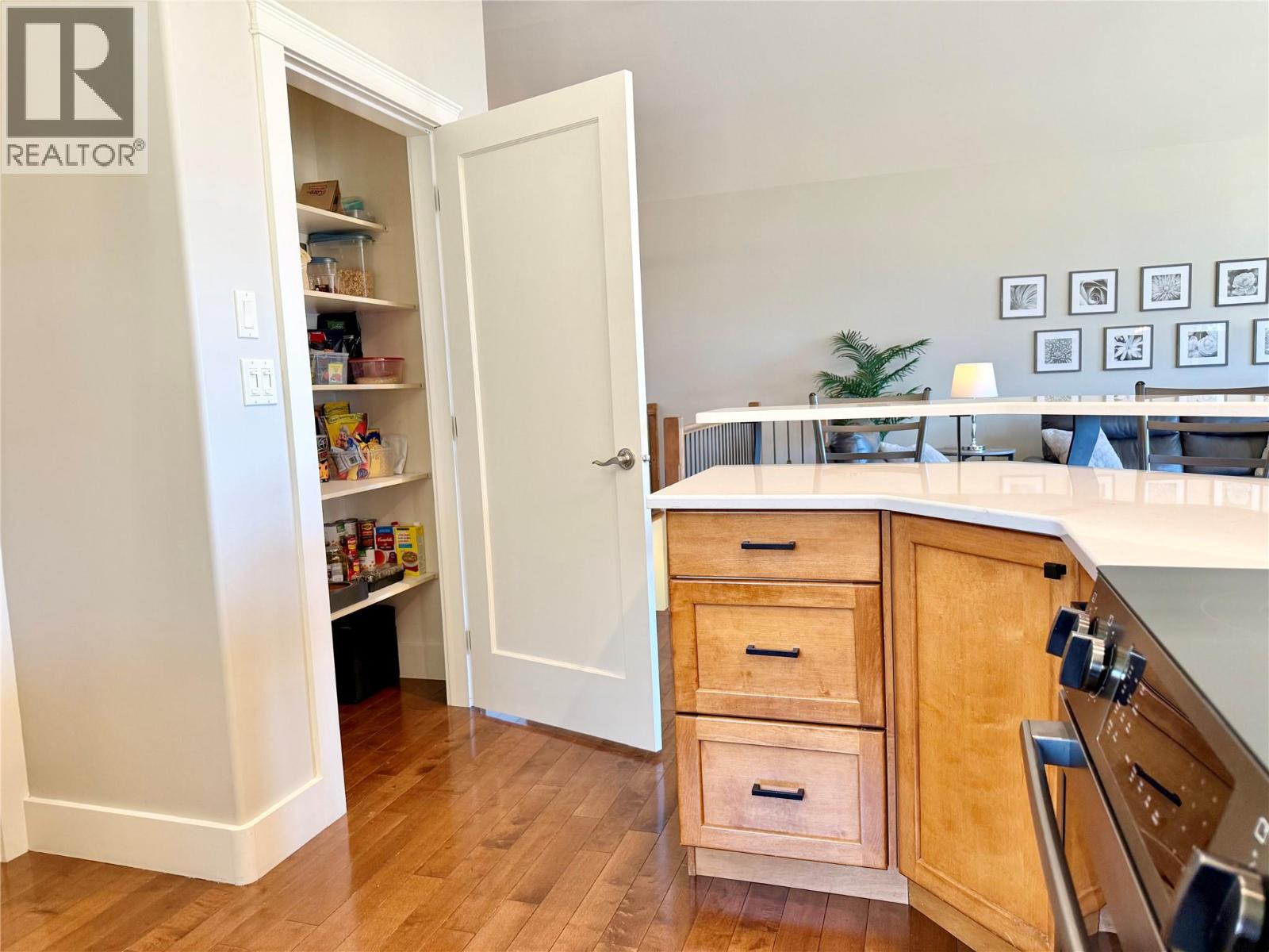 7958 MCCALLUM VIEW Drive, Grand Forks