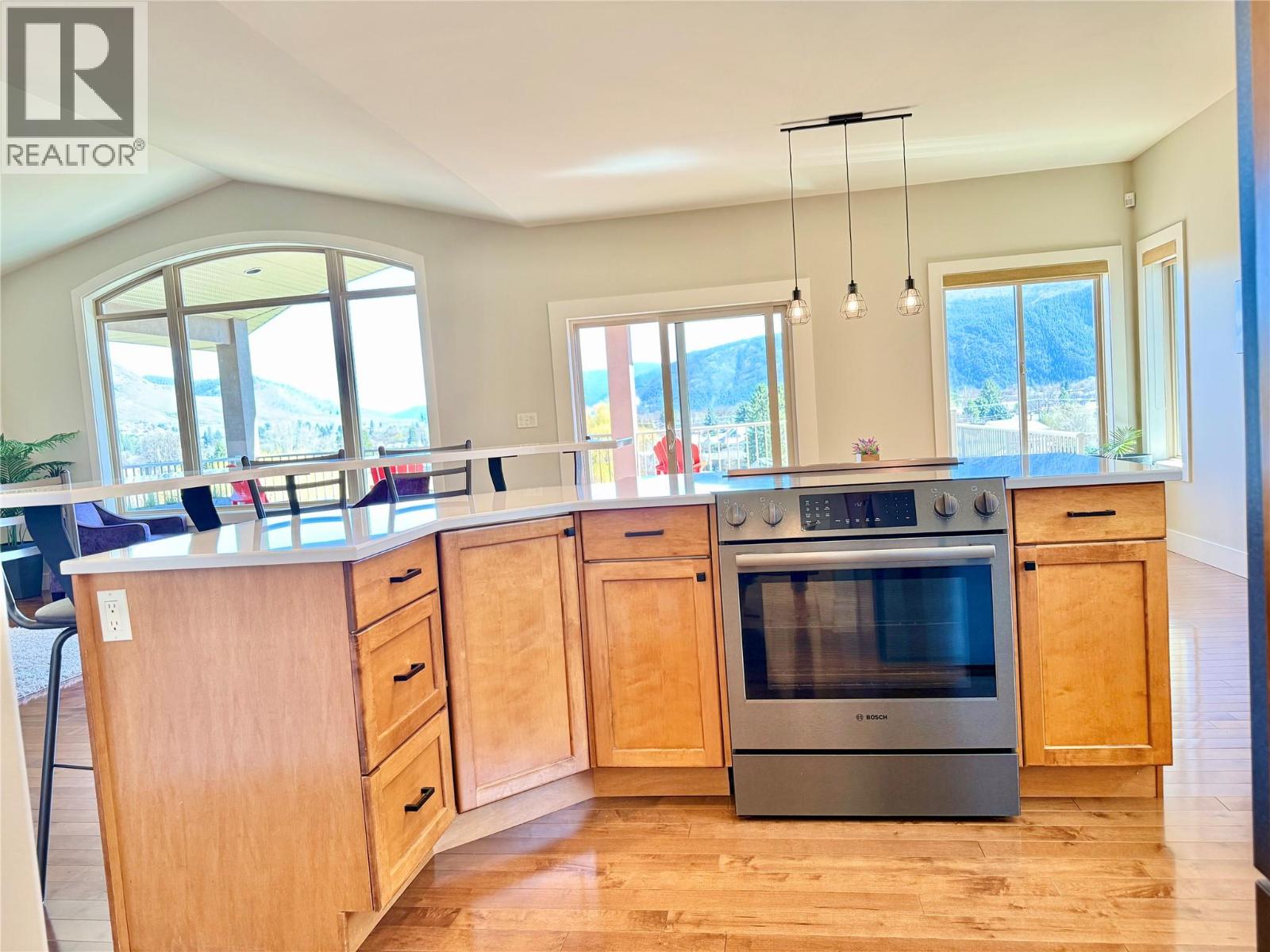 7958 MCCALLUM VIEW Drive, Grand Forks