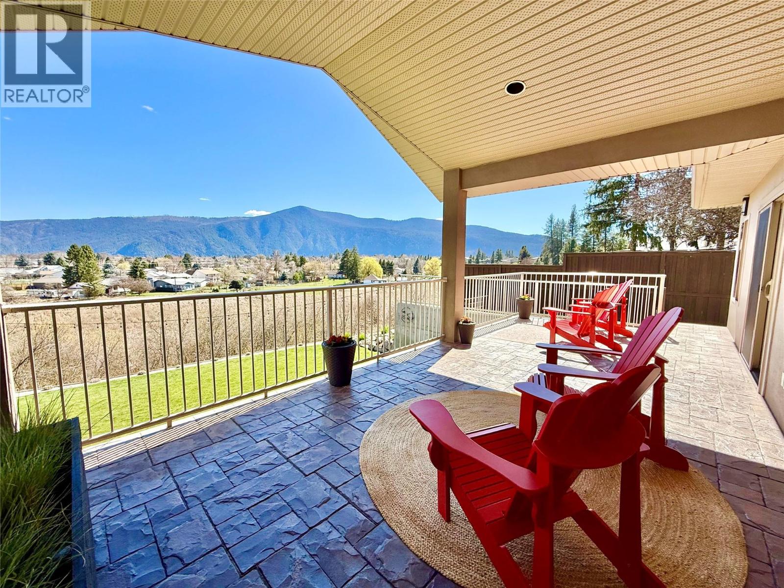 7958 MCCALLUM VIEW Drive, Grand Forks