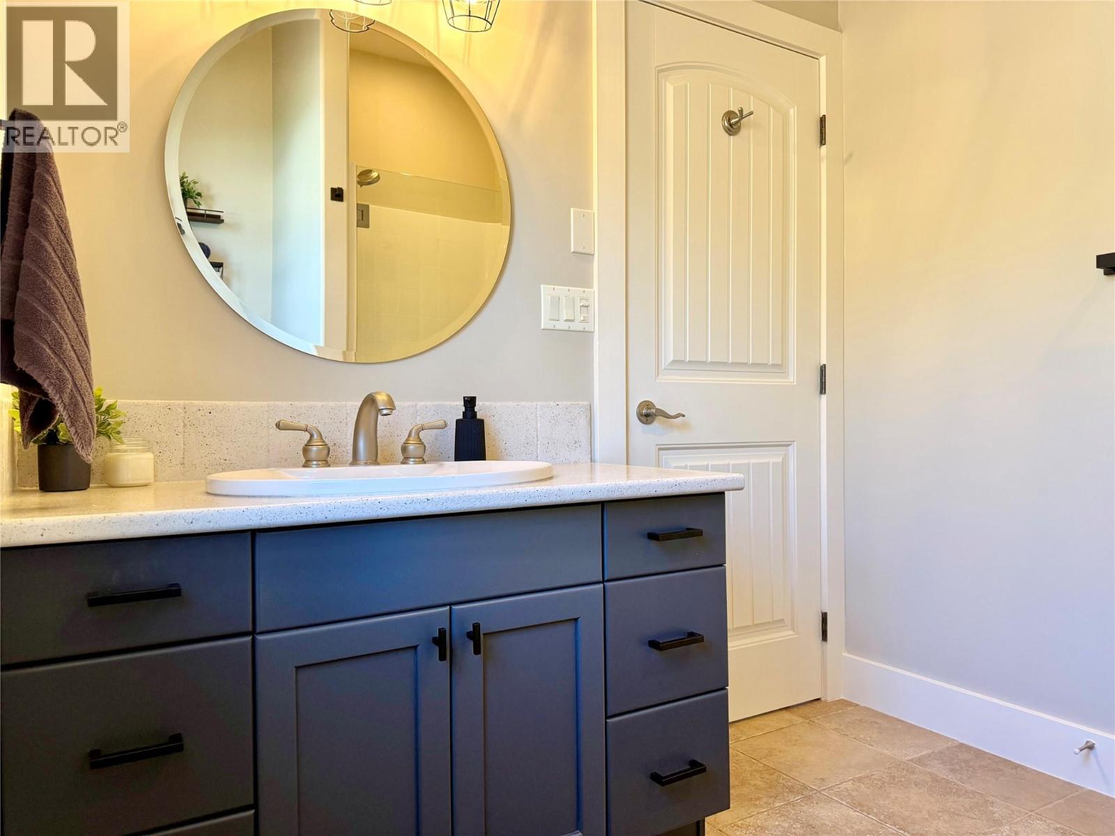 7958 MCCALLUM VIEW Drive, Grand Forks