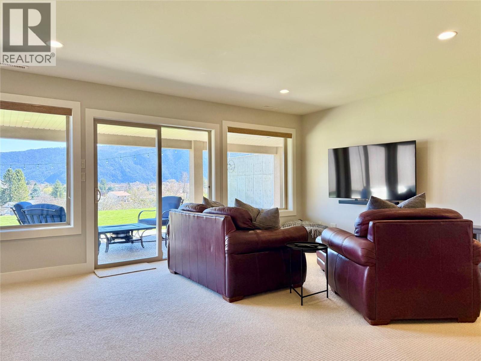 7958 MCCALLUM VIEW Drive, Grand Forks