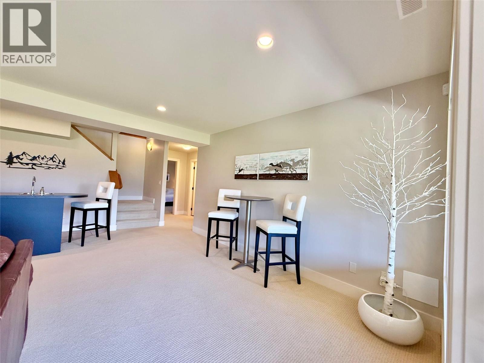 7958 MCCALLUM VIEW Drive, Grand Forks