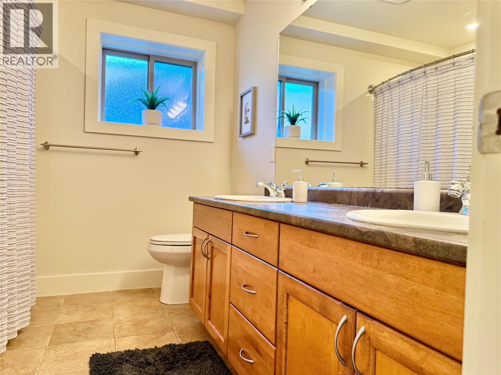 7958 MCCALLUM VIEW Drive, Grand Forks