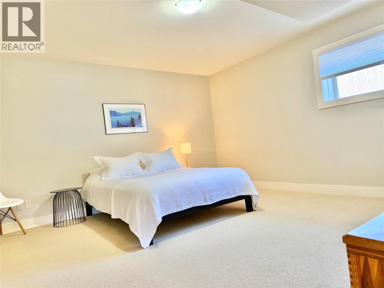 7958 MCCALLUM VIEW Drive, Grand Forks