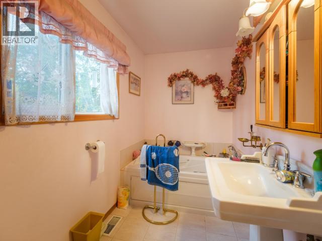 16 DEADEND ROAD - Image 31