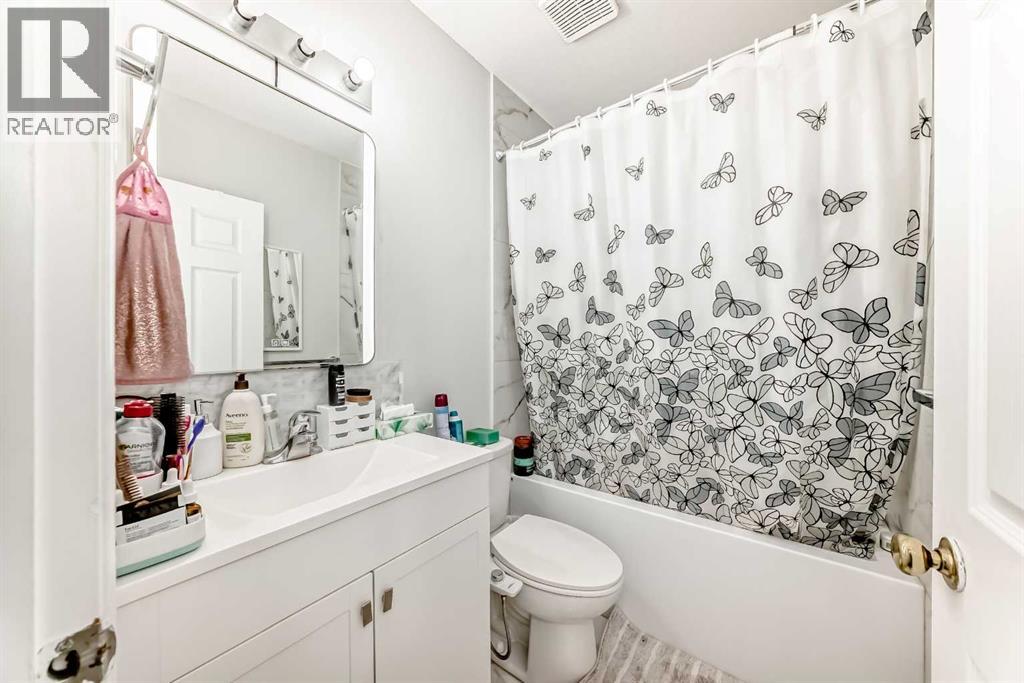 Single Family House 4 Level for Sale in  Los Alamos Place NE Monterey Park Calgary 