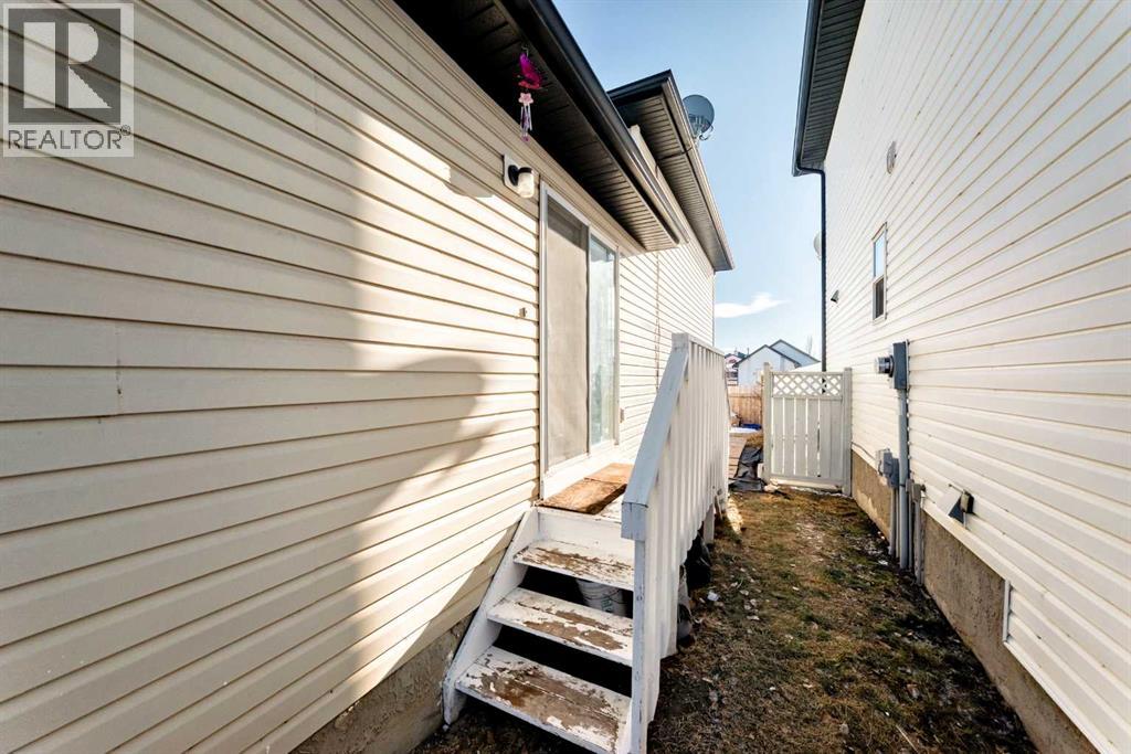 Single Family House 4 Level for Sale in  Los Alamos Place NE Monterey Park Calgary 