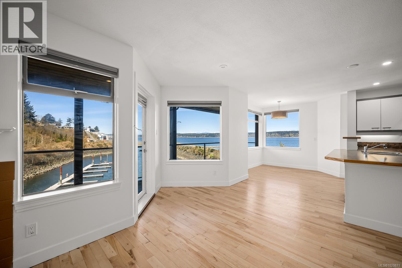 3303 27 ISLAND Hwy S, Campbell River