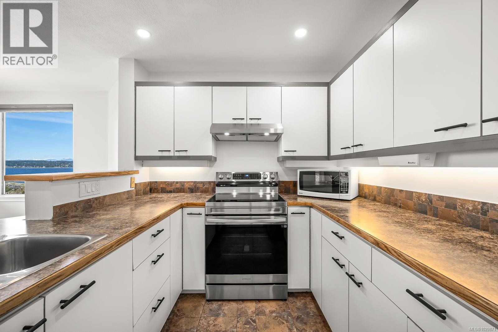 3303 27 ISLAND Hwy S, Campbell River