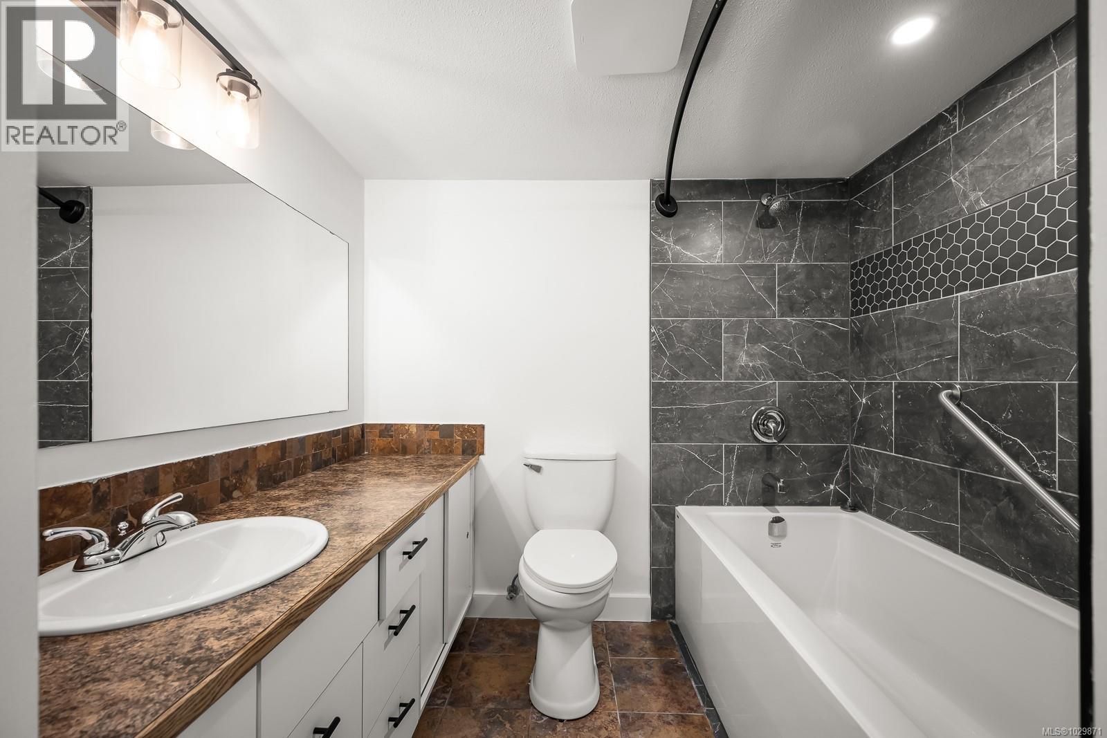 3303 27 ISLAND Hwy S, Campbell River