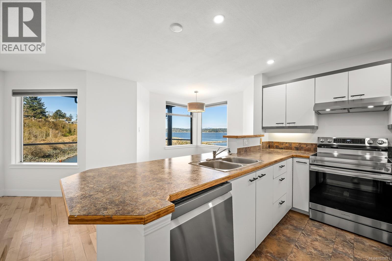 3303 27 ISLAND Hwy S, Campbell River