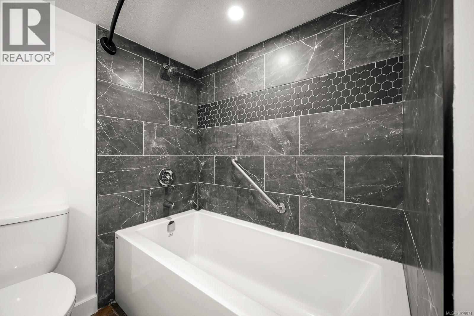 3303 27 ISLAND Hwy S, Campbell River