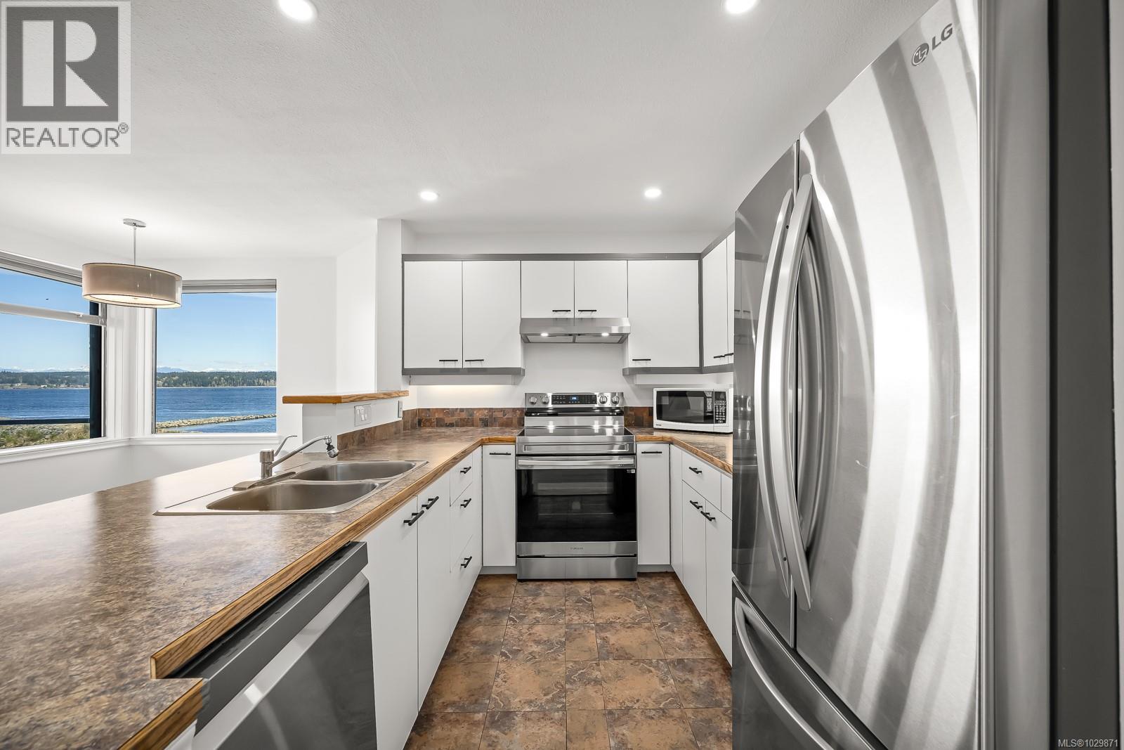 3303 27 ISLAND Hwy S, Campbell River