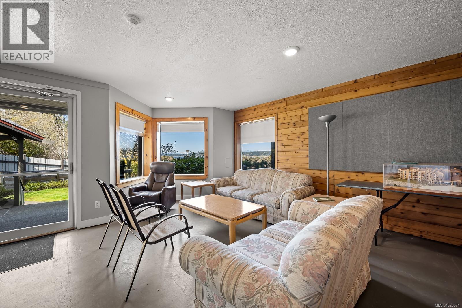 3303 27 ISLAND Hwy S, Campbell River