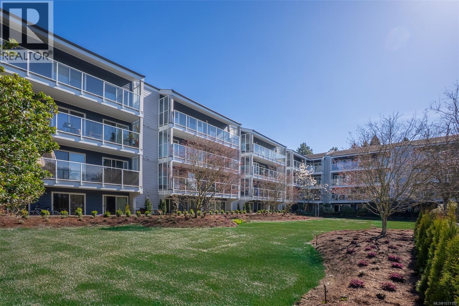 414 3277 Quadra Street, Saanich