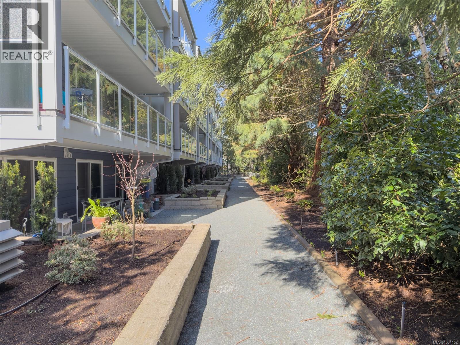 414 3277 Quadra Street, Saanich