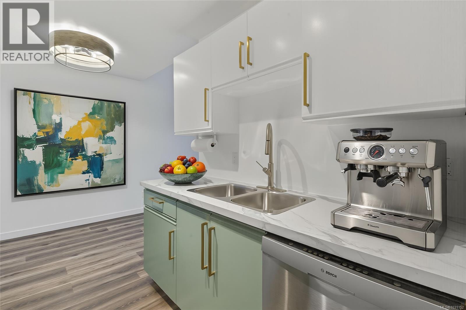 414 3277 Quadra Street, Saanich