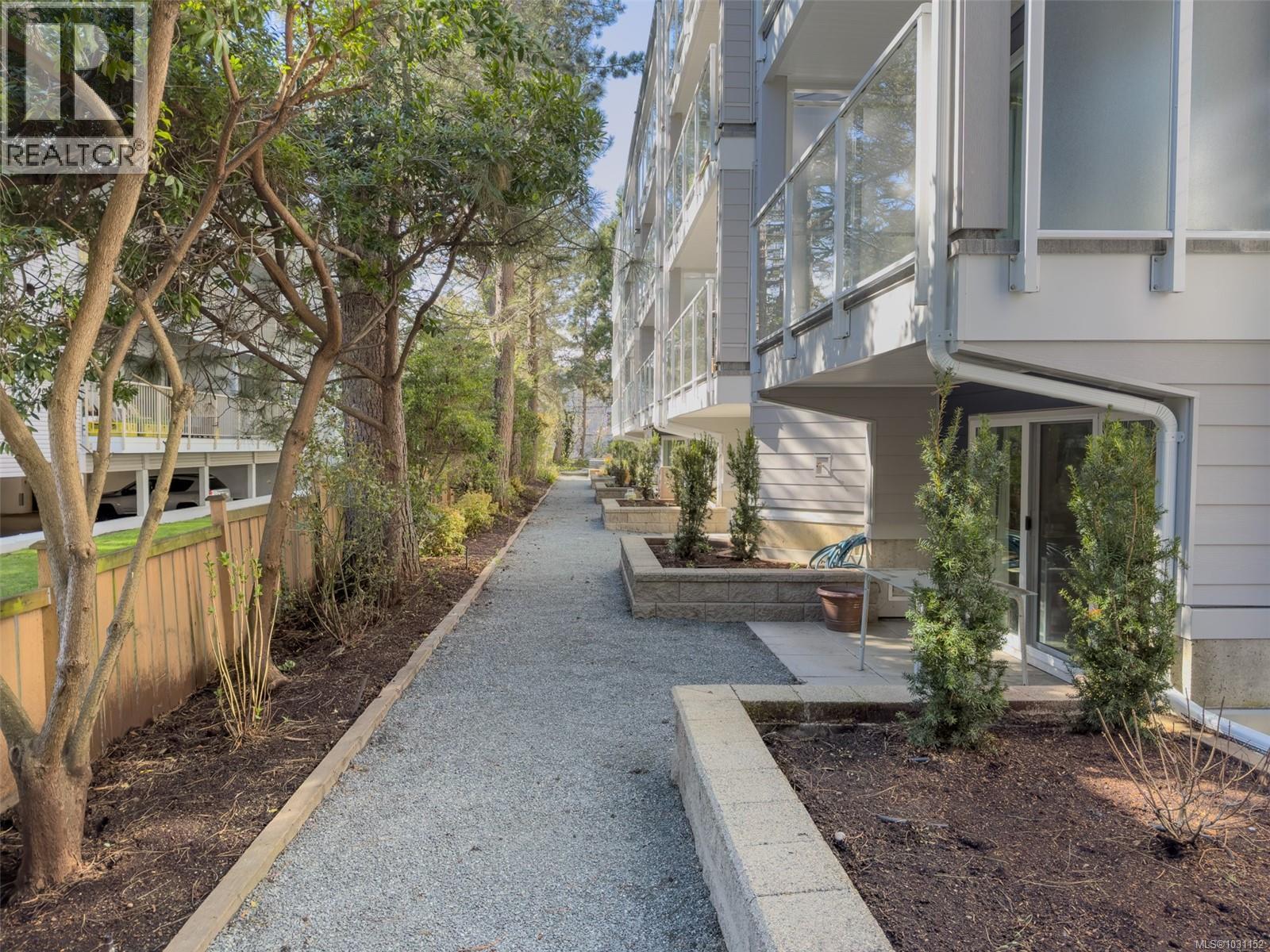 414 3277 Quadra Street, Saanich