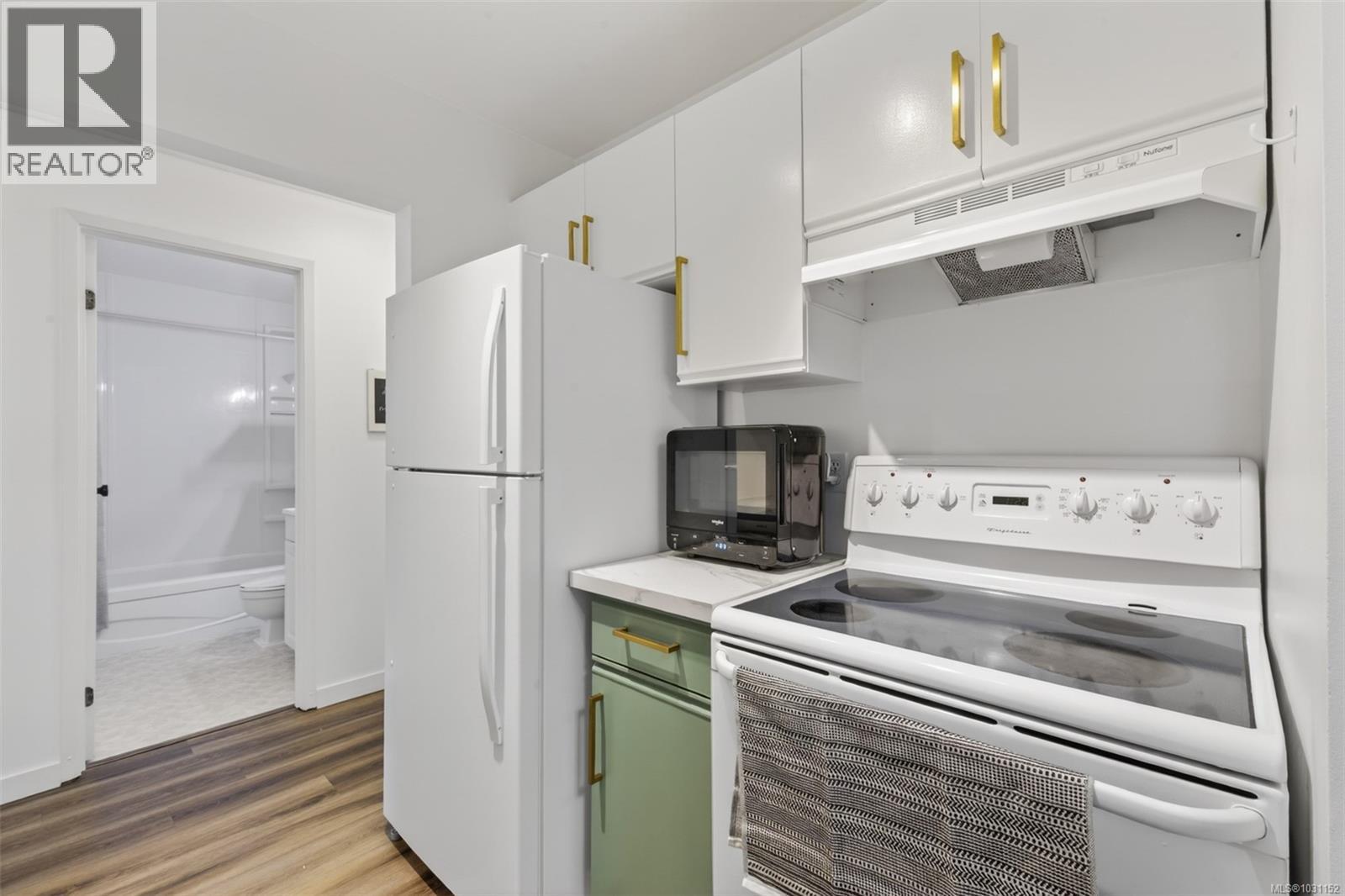 414 3277 Quadra Street, Saanich