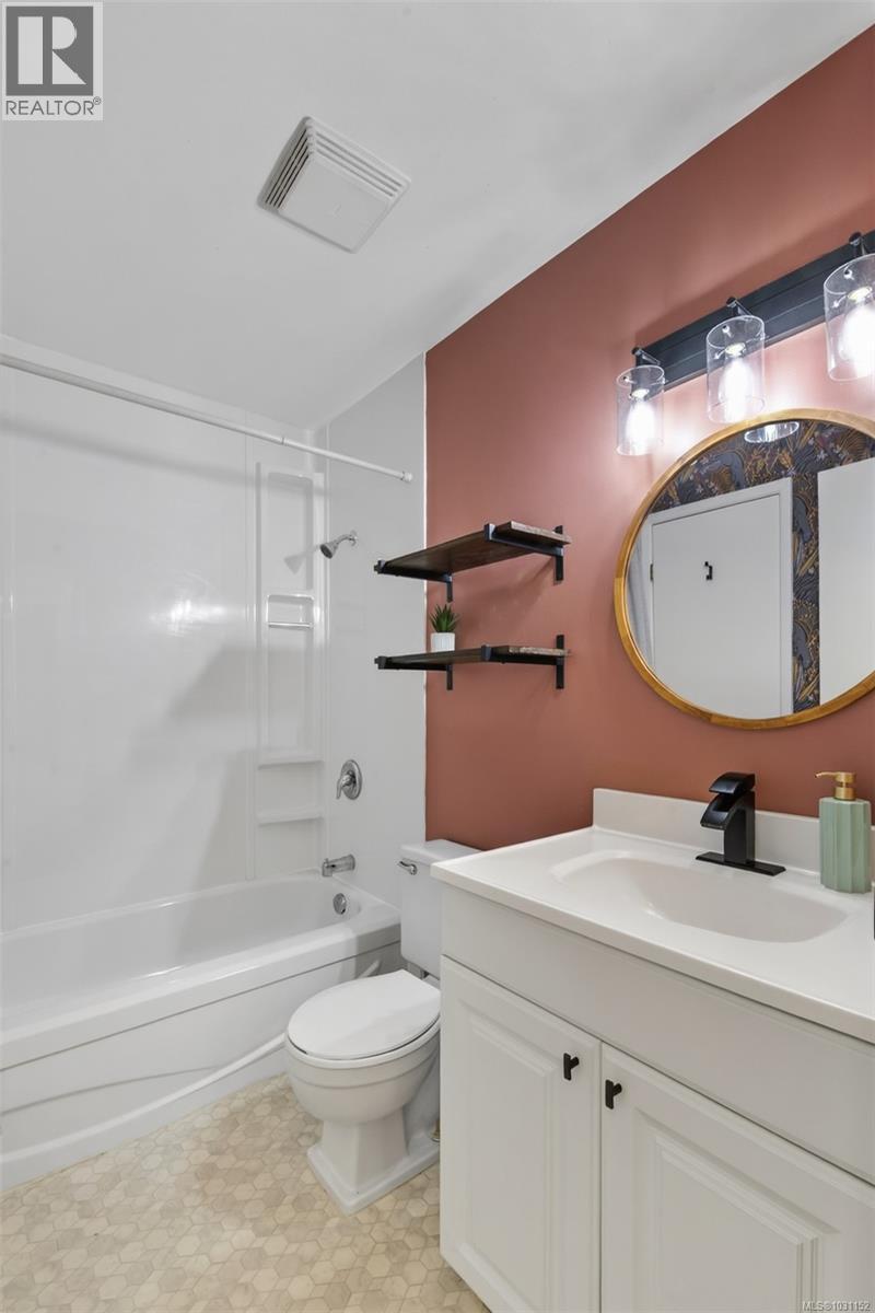 414 3277 Quadra Street, Saanich