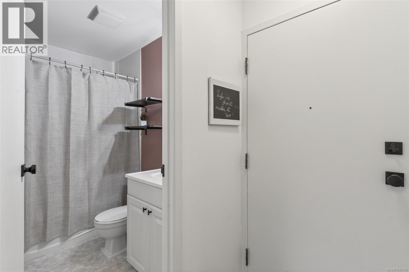 414 3277 Quadra Street, Saanich