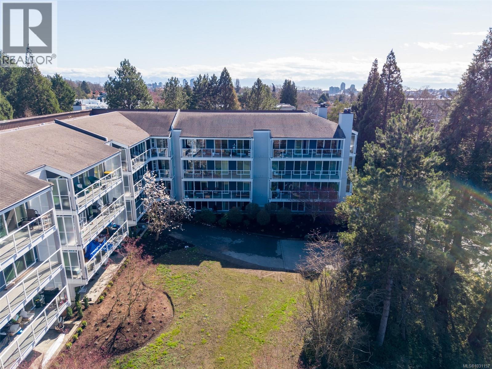 414 3277 Quadra Street, Saanich