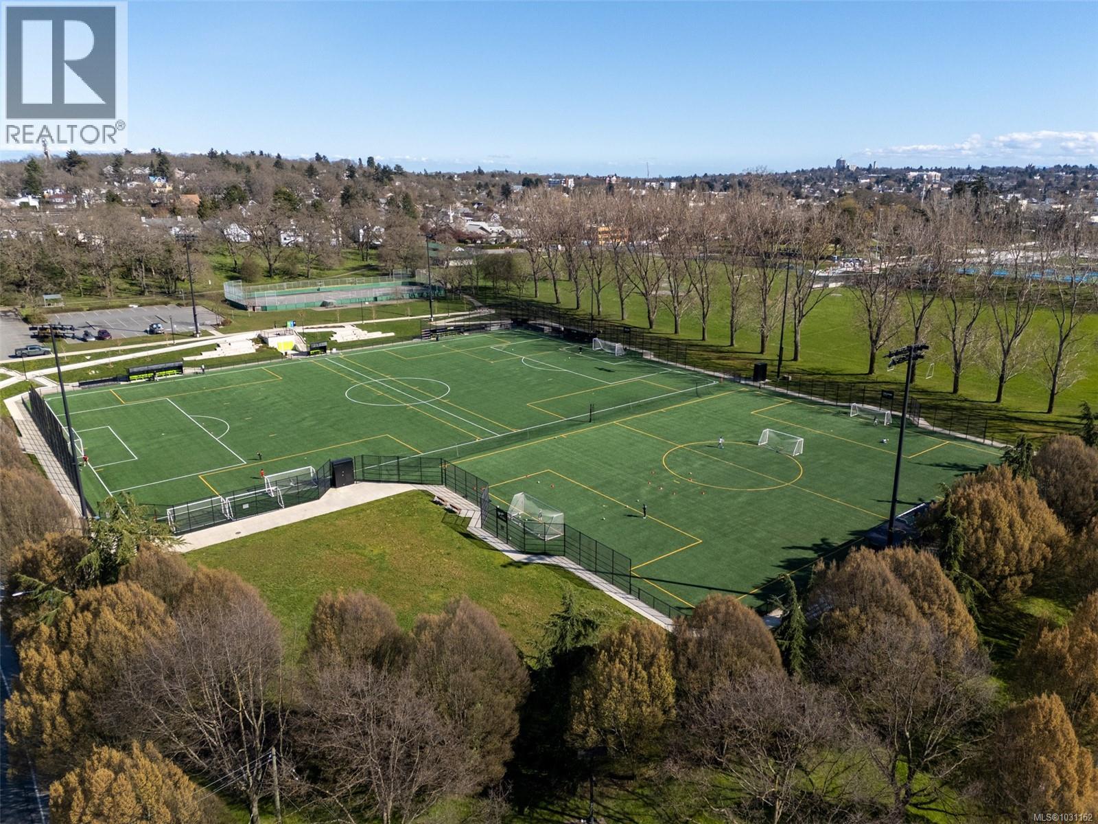 414 3277 Quadra Street, Saanich