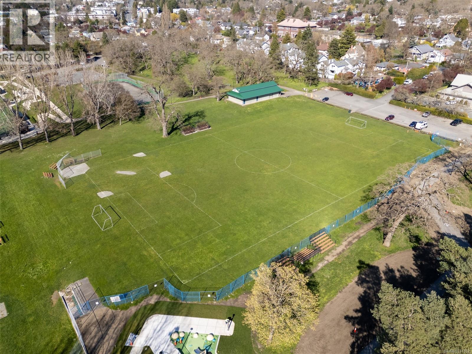 414 3277 Quadra Street, Saanich