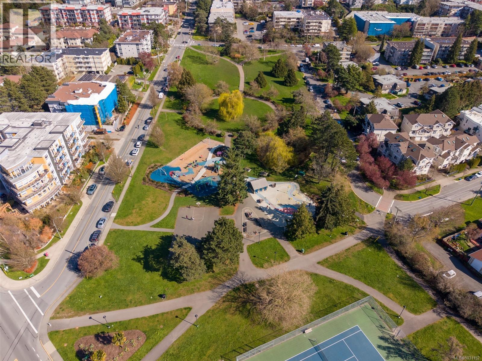 414 3277 Quadra Street, Saanich