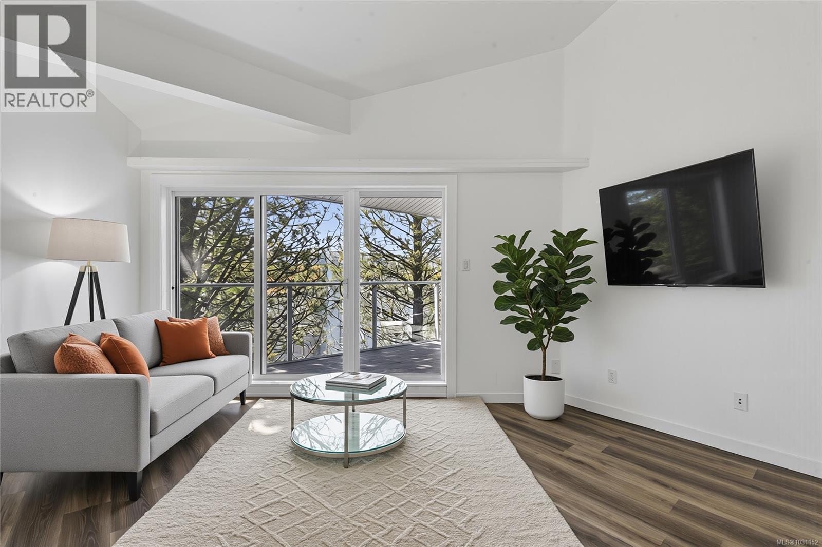 414 3277 Quadra Street, Saanich