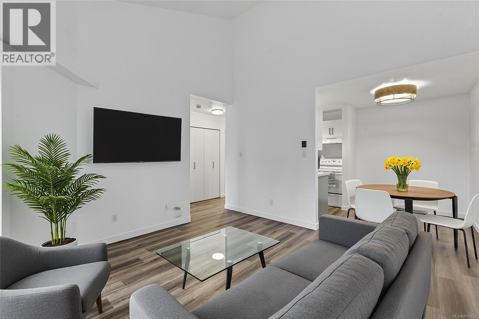 414 3277 Quadra Street, Saanich